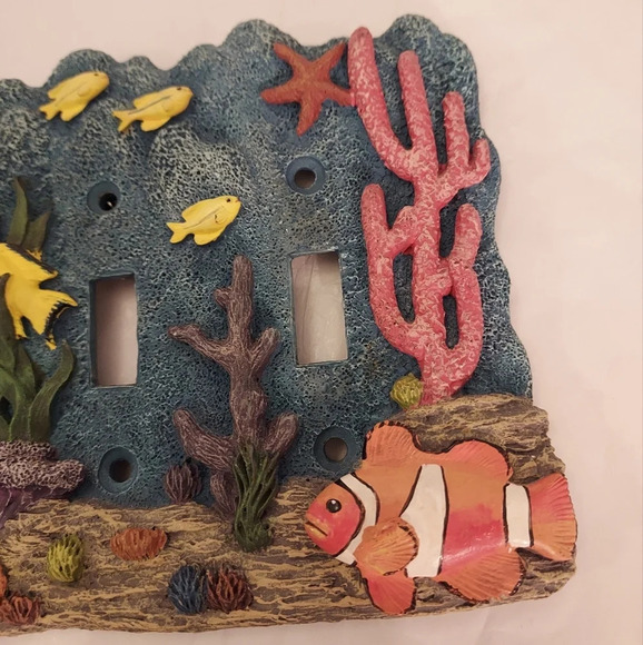 Figi Graphics 3D Hand painted Tropical Fish Light Switch Plate - Picture 3 of 6